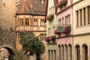 Was kostet die Reservierung eines Wunschkennzeichens AN DKB FEU ROT für Landkreis Ansbach