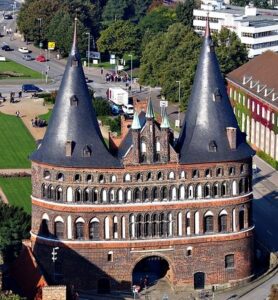 Was kostet die Reservierung eines Wunschkennzeichens HL für Hansestadt Lübeck?