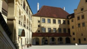 Was kostet die Reservierung eines Wunschkennzeichens LA MAI MAL ROL VIB für Landkreis Landshut
