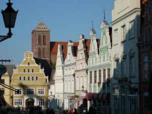 Was kostet die Reservierung eines Wunschkennzeichens NWM GDB GVM WIS HWI für Nordwestmecklenburg